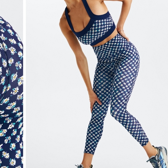 NWT Fabletics PureLuxe Ultra High-Waisted 7/8 Leggings in Daisy Field Large - Picture 3 of 11